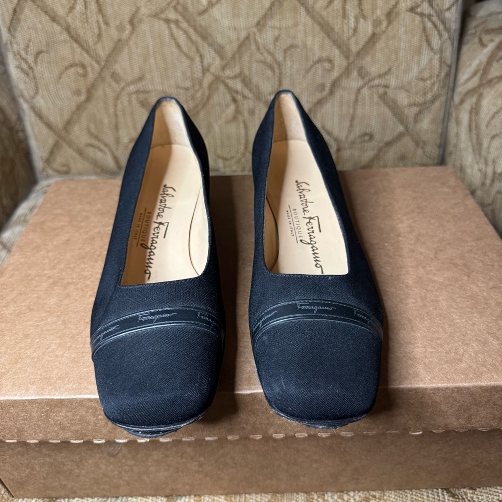 SALVATORE FERRAGAMO Black Block Heel Square Toe‎ Pump Women's Size 5.5 B EUC!